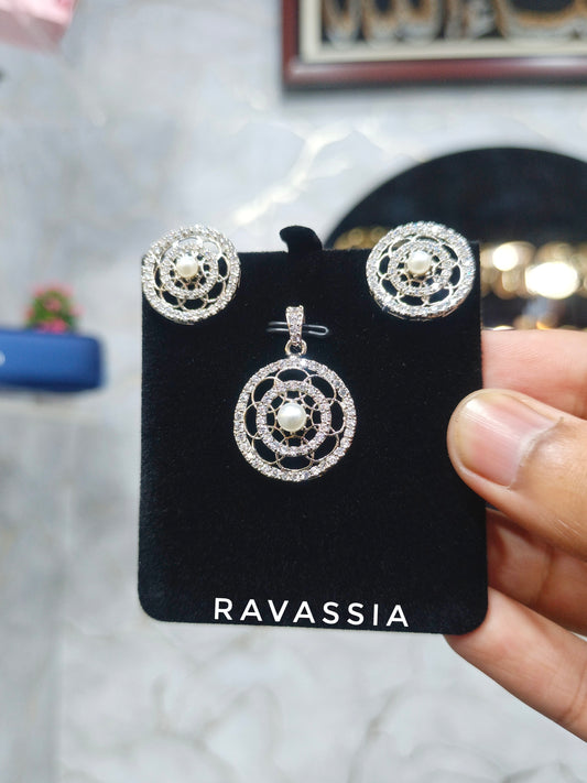 Infinity Circle Pearl Set