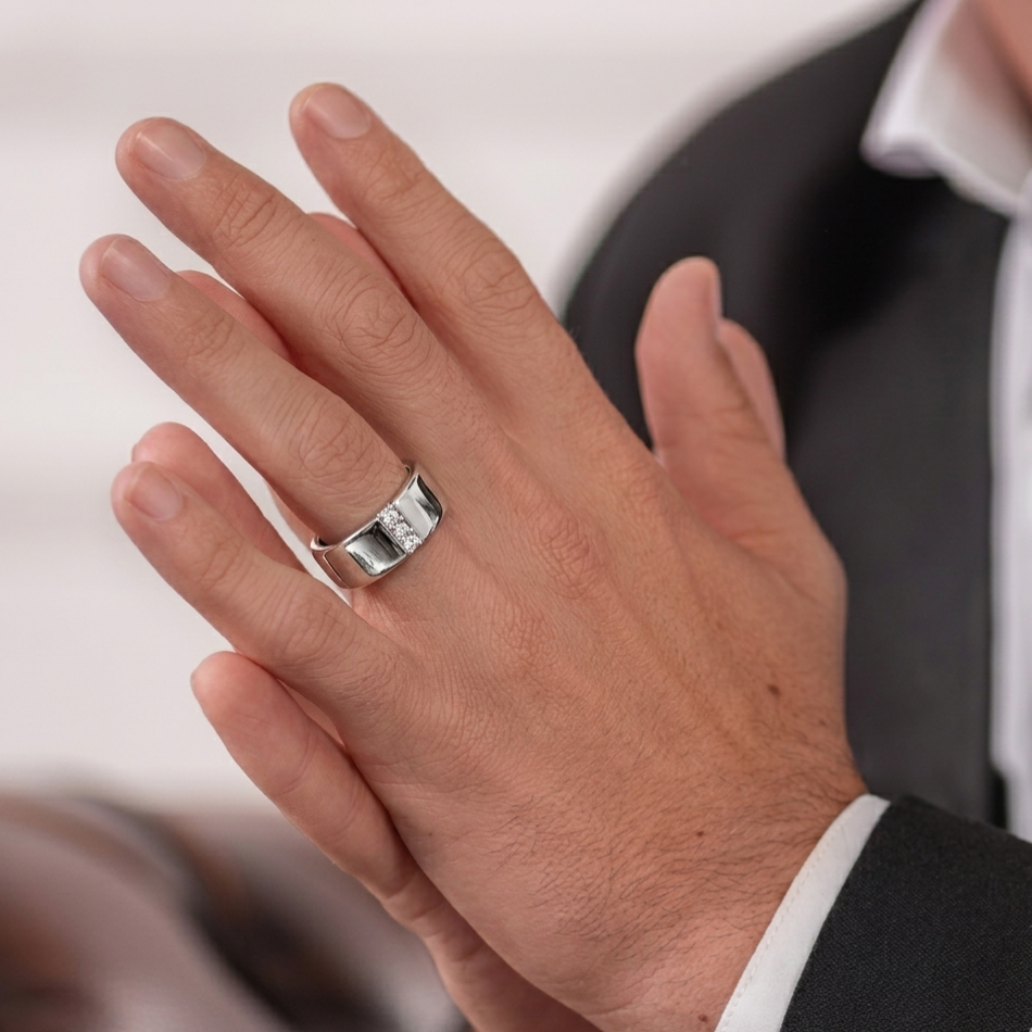 Men's Linear Moissanite Band