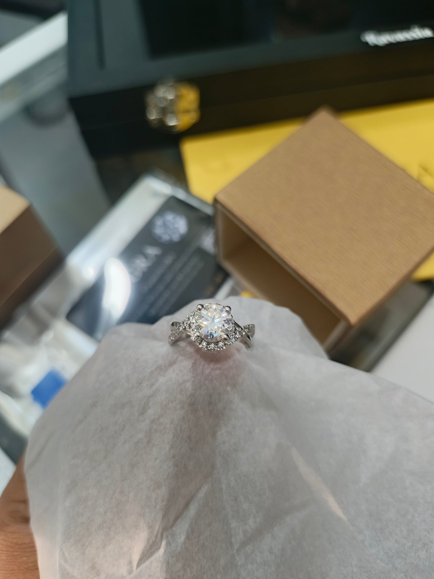 Avelisse Moissanite Ring -VVS1 Certified 💎