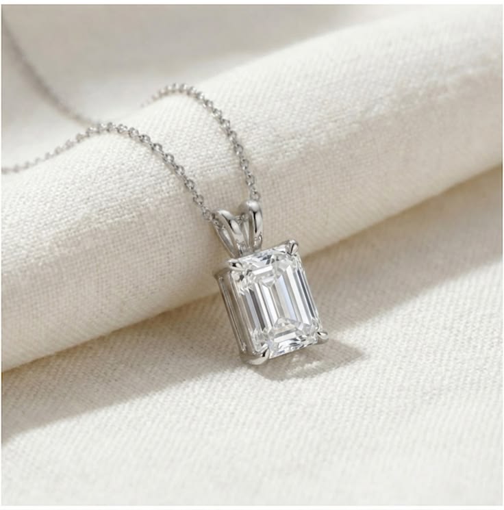 Emeraldine Moissanite Necklace -VVS1 Certified 💎