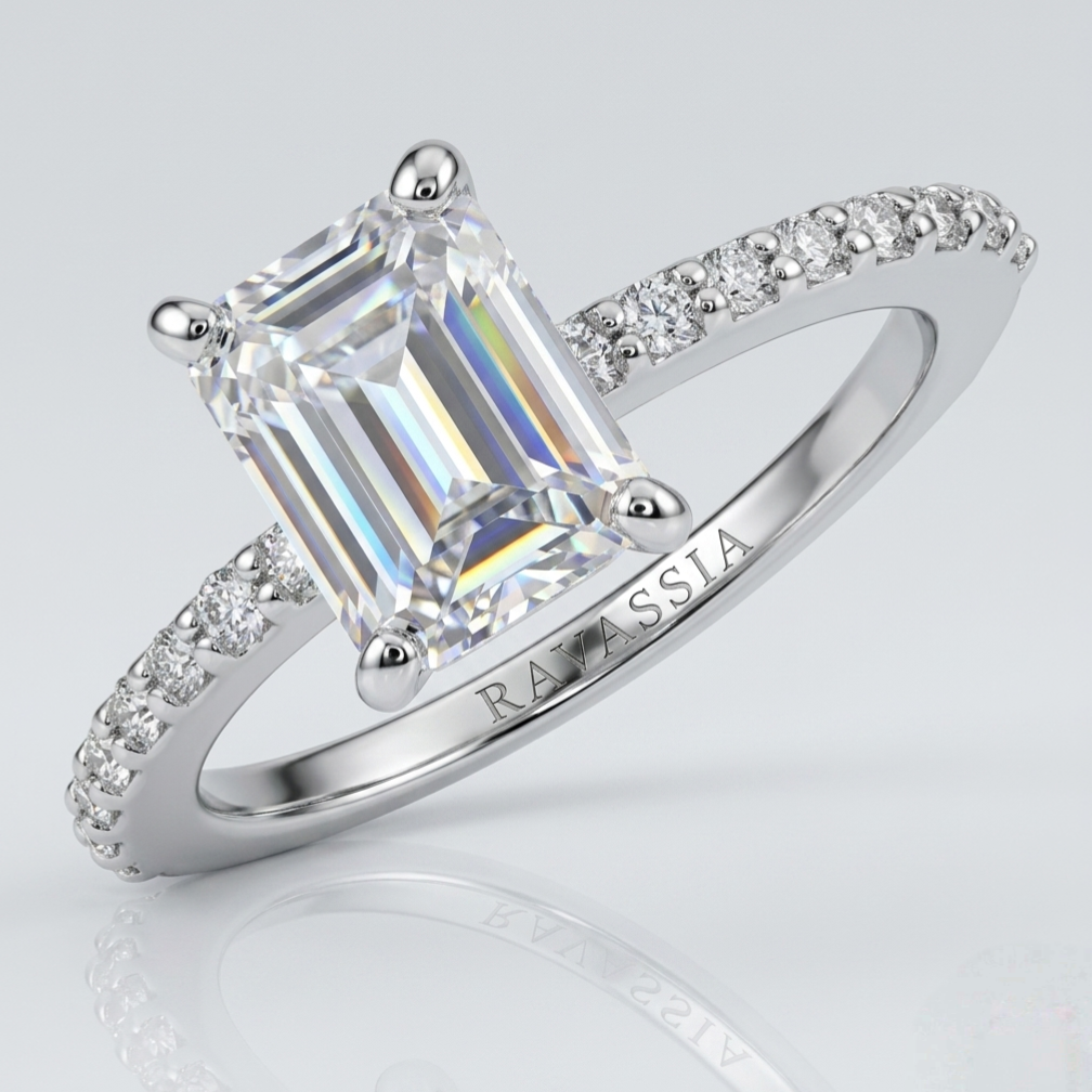 Emerald Cut Ravassia Éclat Moissanite Diamond Ring - VVS1 Certified Diamond 💎