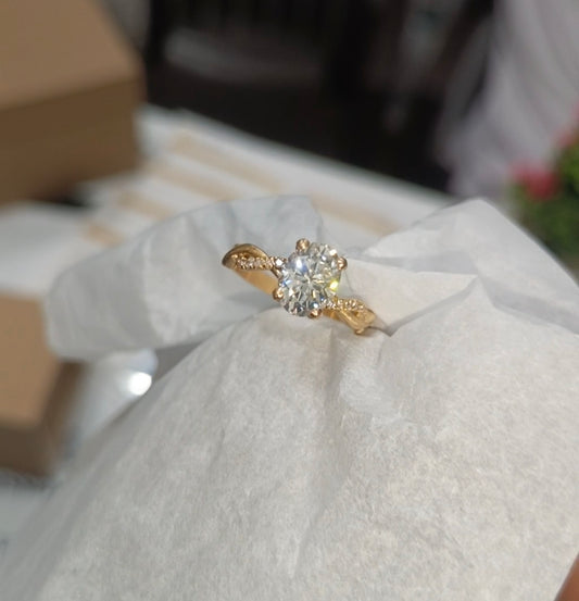 18 Karat Gold - 1.5 Carats Oval Moissanite Ring -VVS1 Certified 💎