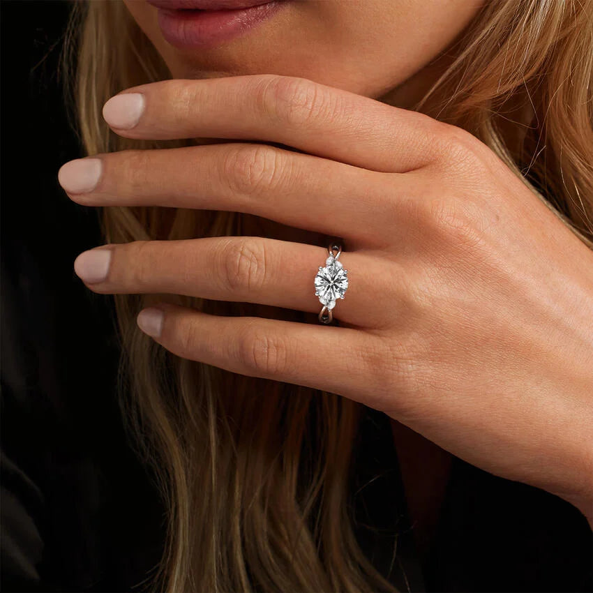 Fiona Oval Moissanite Ring -VVS1 Certified 💎