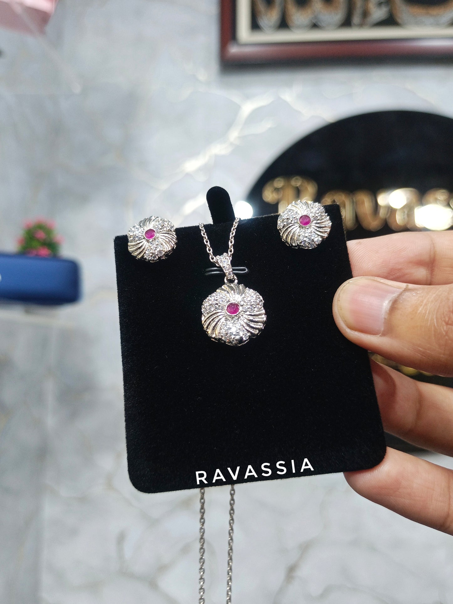 Ravassia Radiant Swirl Set