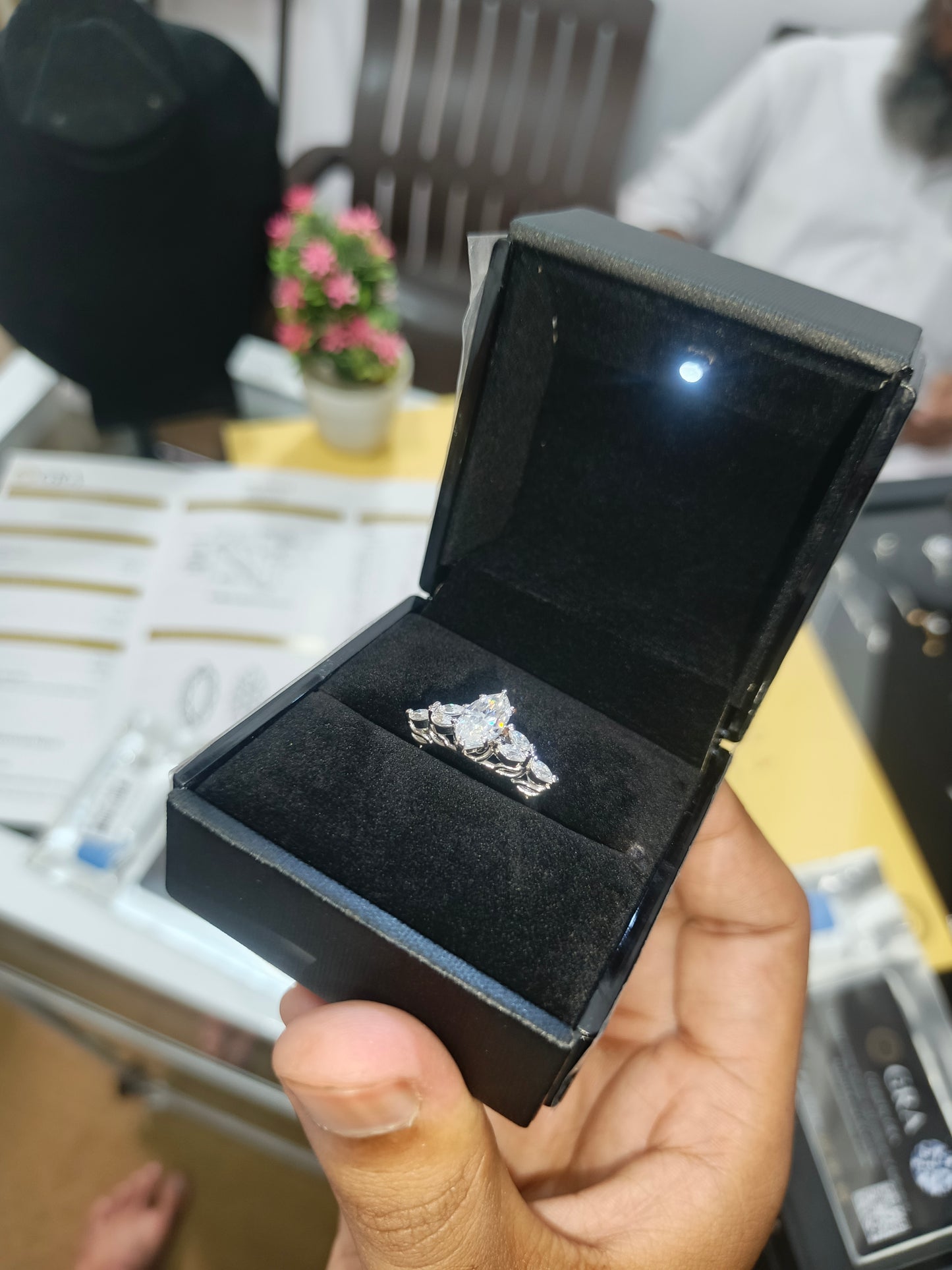 2 Carats Lumière Moissanite Diamond Ring - VVS1 Certified Diamond 💎