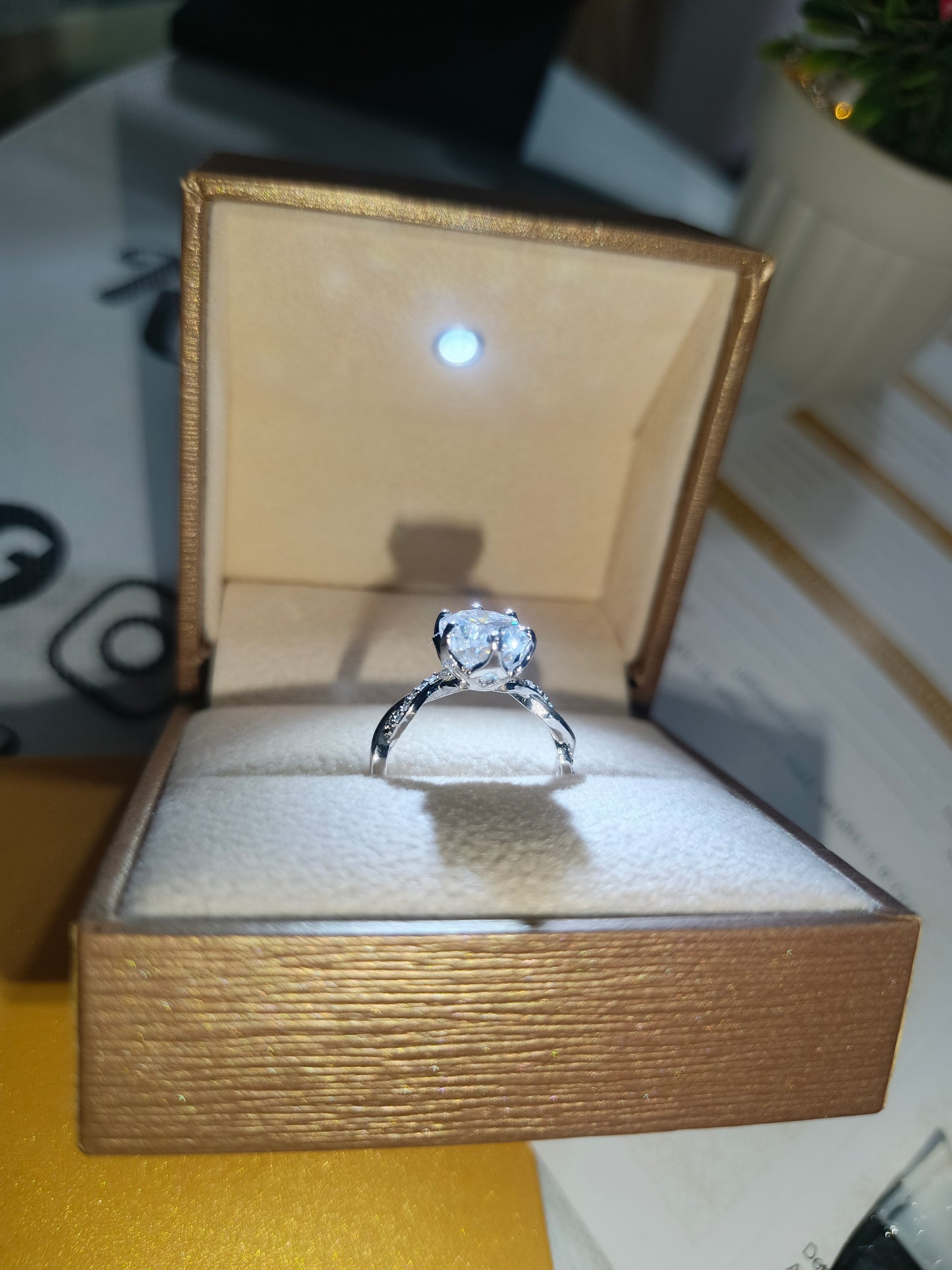 Oval Dream Moissanite Ring -VVS1 Certified 💎